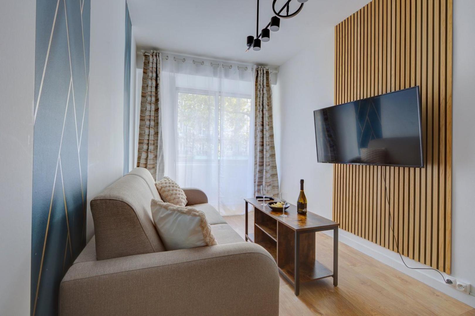 Bluestay 300 - Superb In * Paris