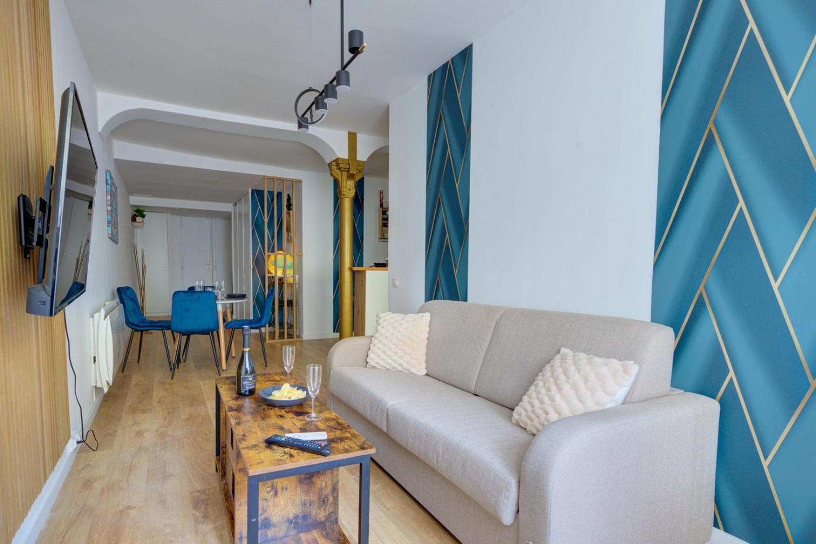 Bluestay 300 - Superb In Paris